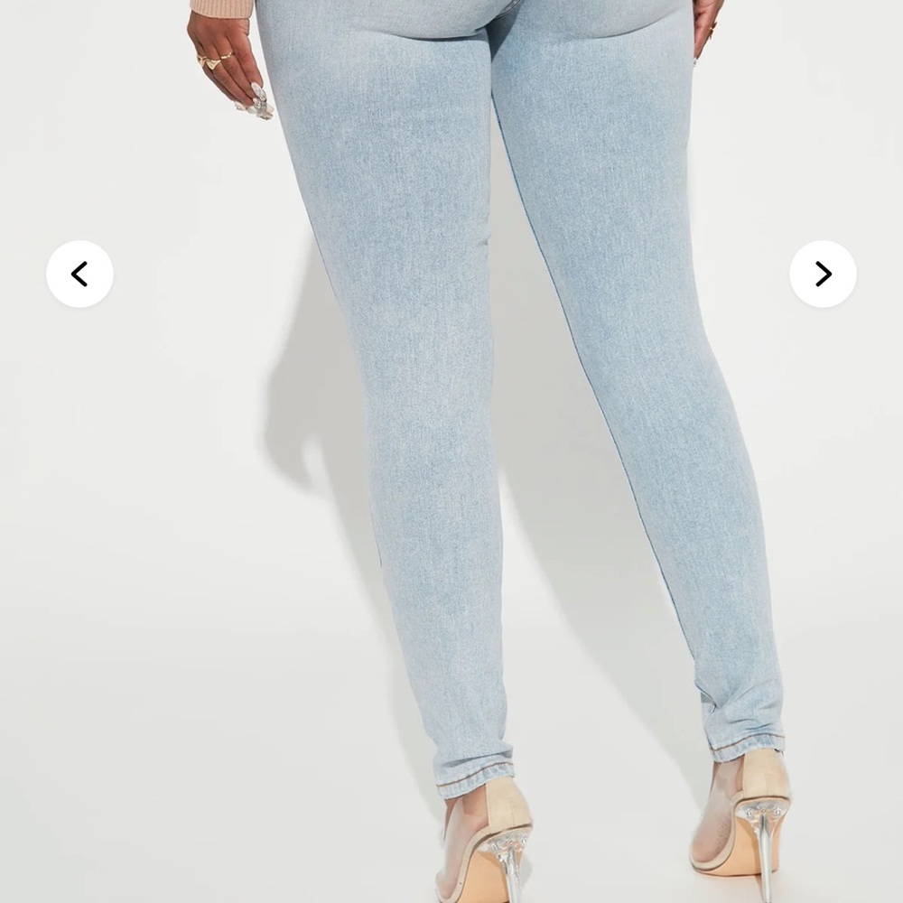FashionNova New Distressed Women's Jeans - Picture 3 of 3